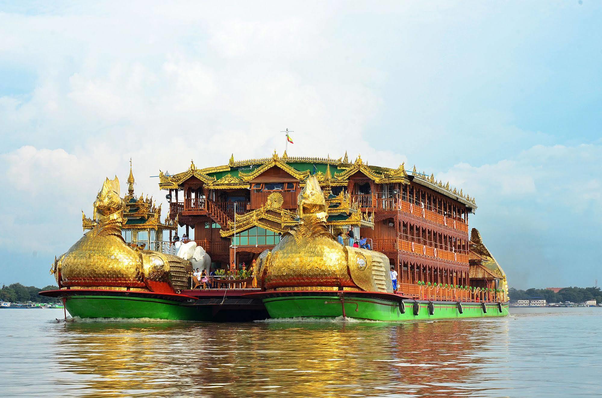 Mandalay Karaweik Mobile Hotel Esterno foto