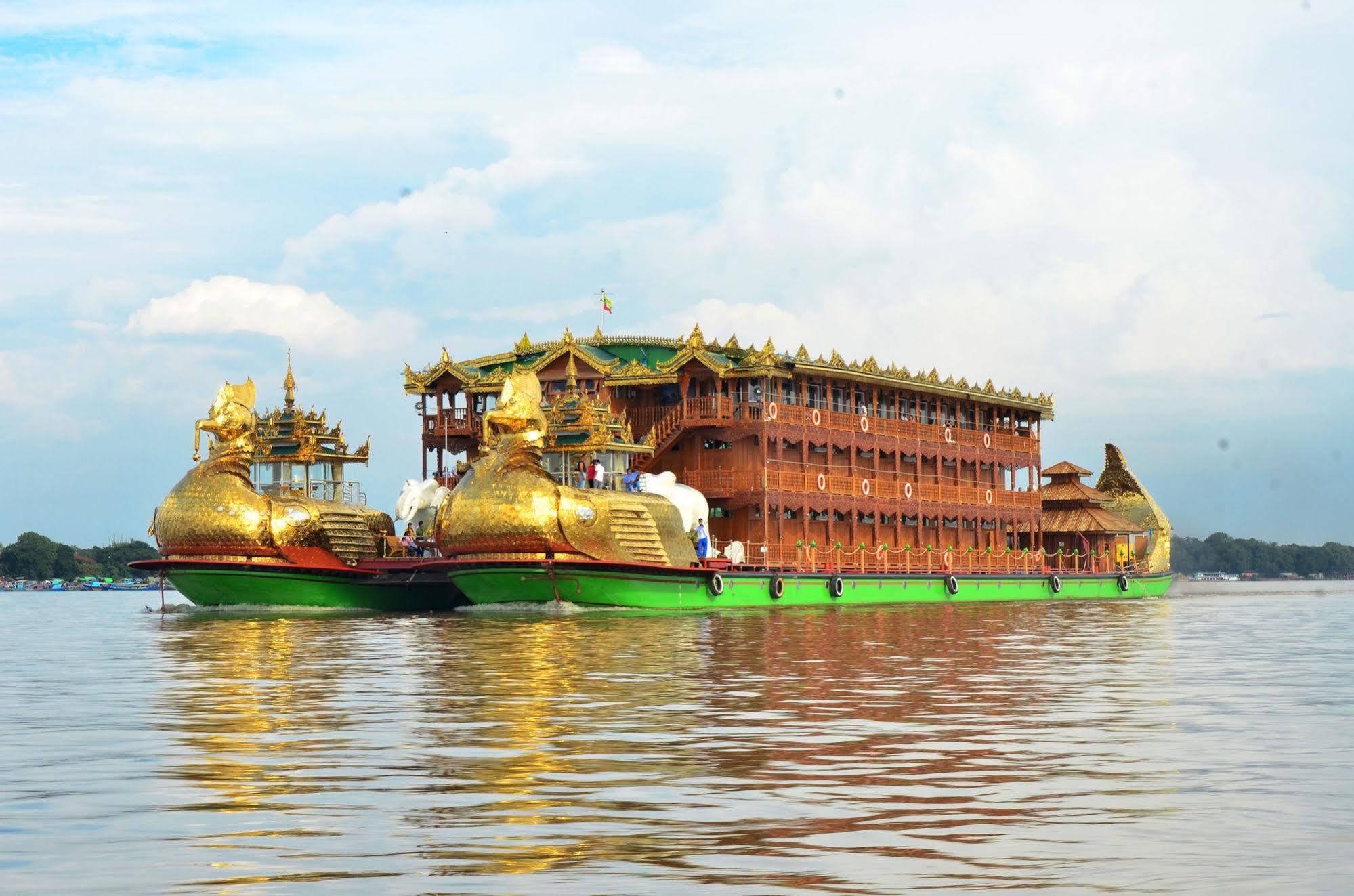 Mandalay Karaweik Mobile Hotel Esterno foto
