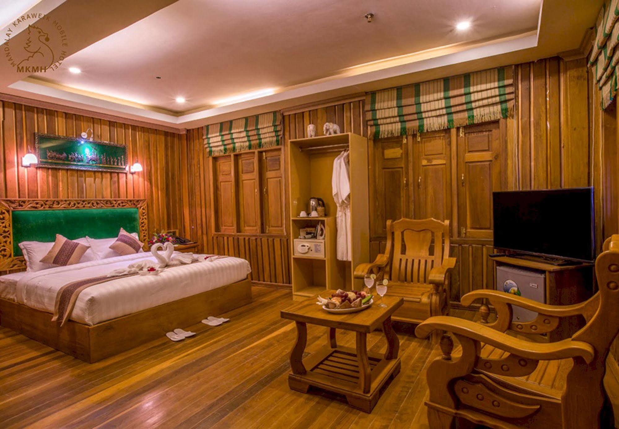 Mandalay Karaweik Mobile Hotel Esterno foto