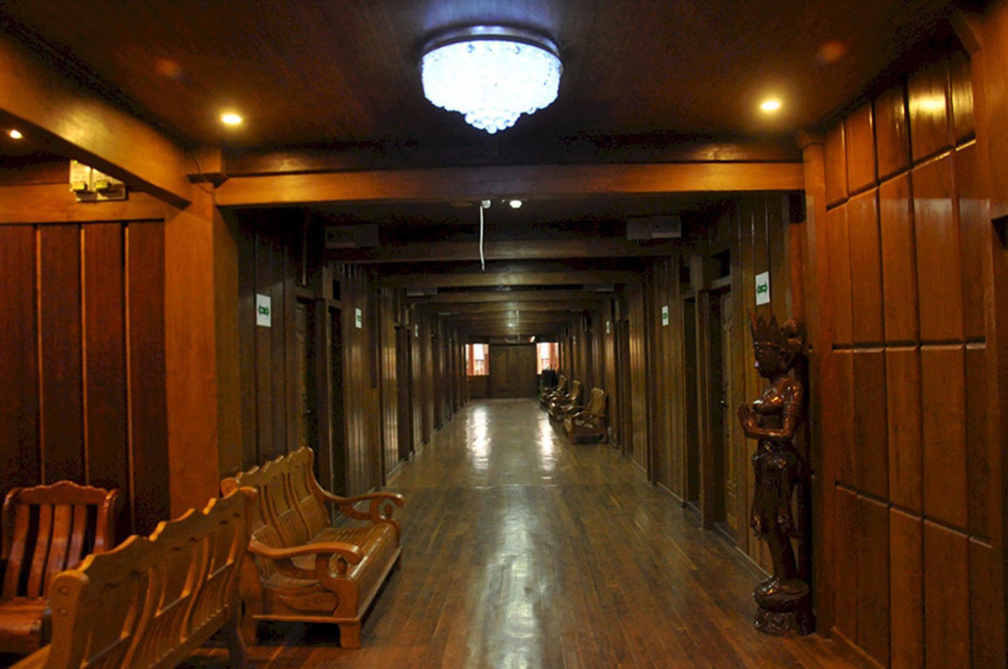 Mandalay Karaweik Mobile Hotel Esterno foto