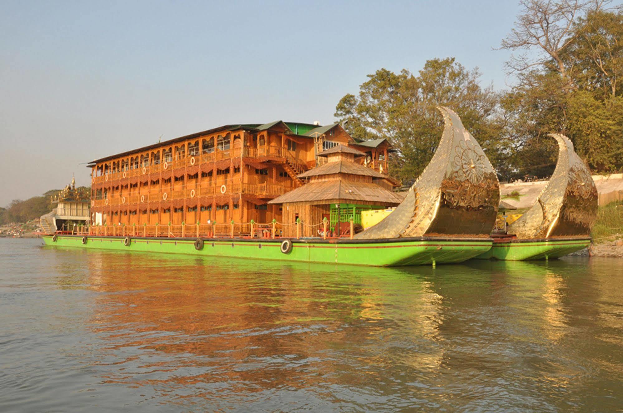 Mandalay Karaweik Mobile Hotel Esterno foto